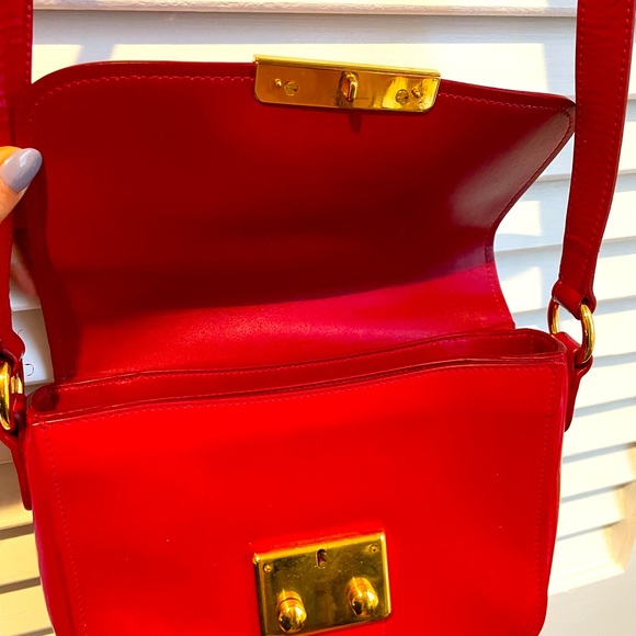 Red patent leather strappy shoulder purse with gold details/clasp. - Picture 3 of 4